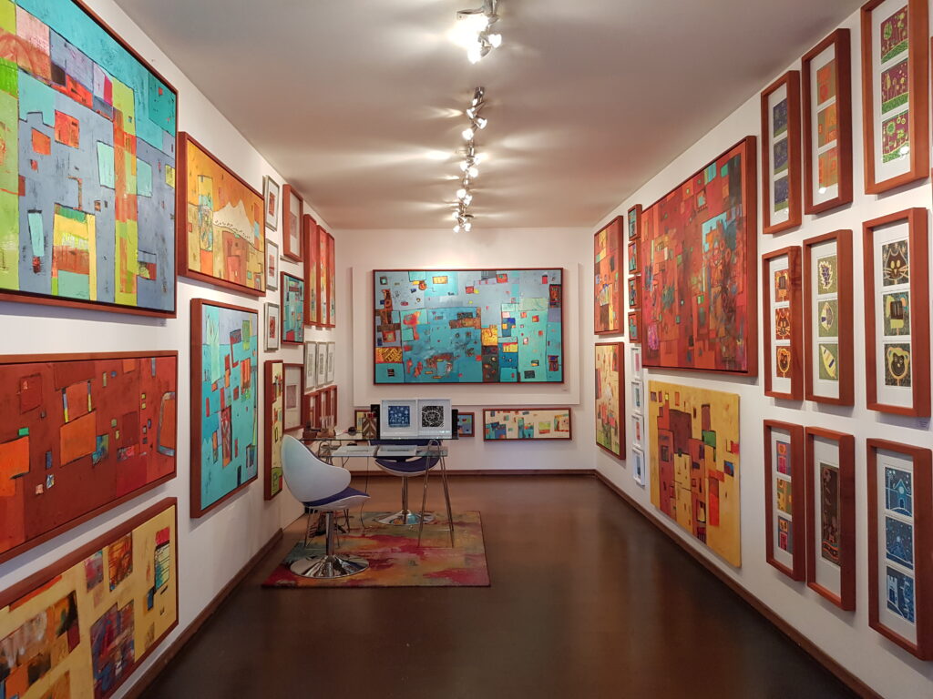 Sala de la galería en Pucón